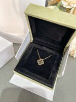 [Eternal Jewelry]CLOVER ROCK CRYSTAL ROSE GOLD NECKLACE - Image 3