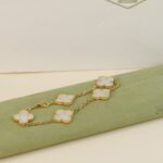 [Eternal Jewelry]CLOVER  5 MOTIF WHITE MOP BRACELET - Image 3