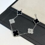 [Eternal Jewelry]CLOVER 5 MOTIF ONYXS DIAMOND BRACELET SILVER - Image 2