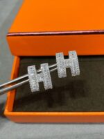 [Eternal Jewelry]H STUD EARRINGS WITH SILVER DIAMONDS - Image 4