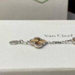 [Eternal Jewelry]CLOVER  5 MOTIFS  CHRISTMAS LIMITED EDITION BRACELET - Image 3