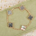 [Eternal Jewelry]CLOVER 5 MOTIF GRAY MOP  BRACELET - Image 6